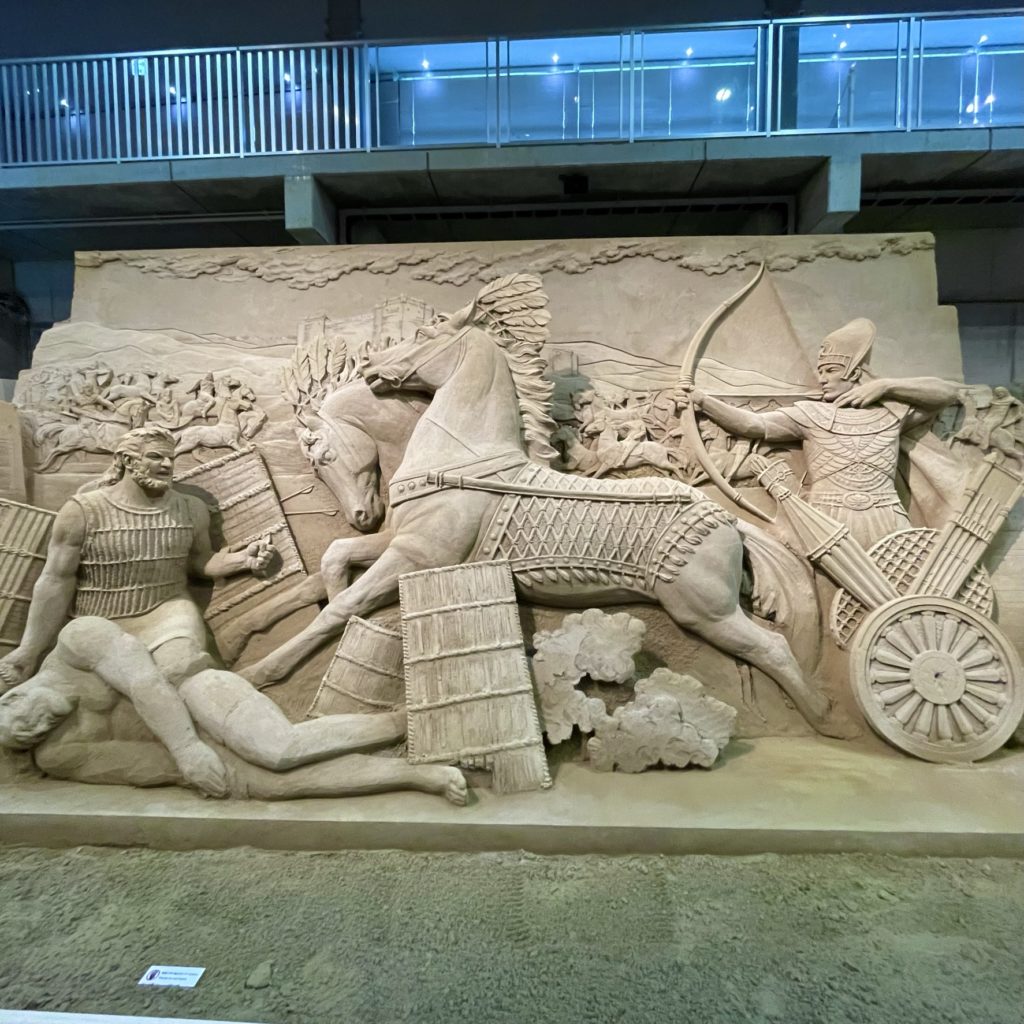 鳥取砂丘砂の美術館の古代エジプトの戦争の砂像