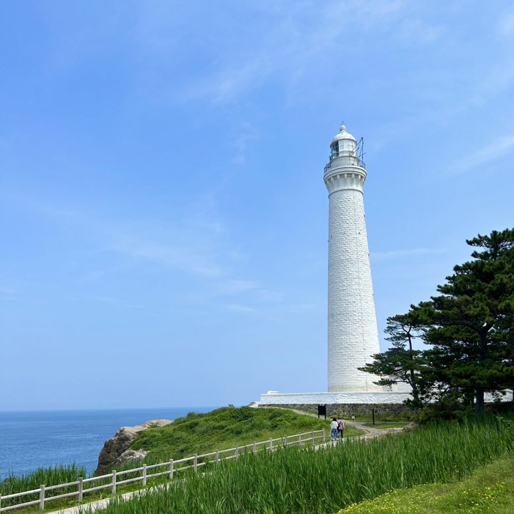 出雲日御碕灯台の全貌と道のりと日本海