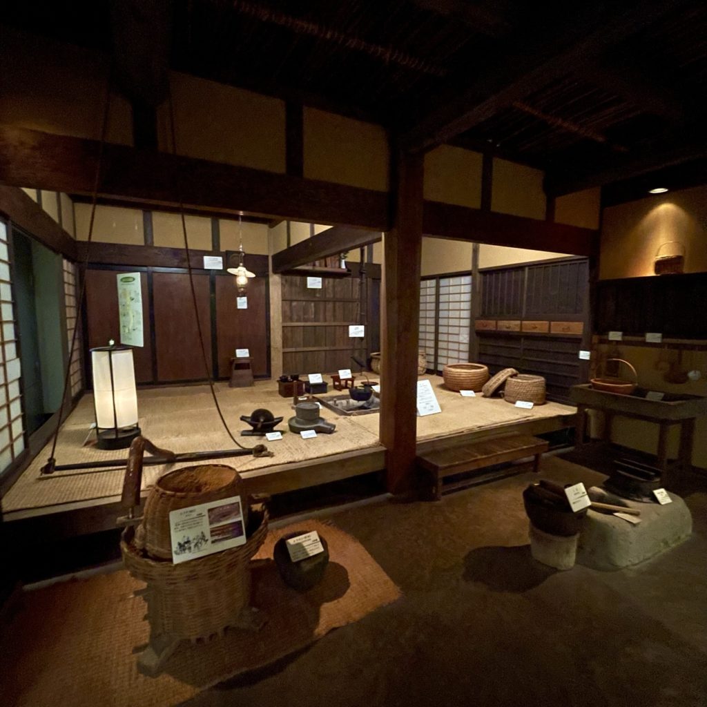 鳥取県立博物館に展示される昔の鳥取の民家