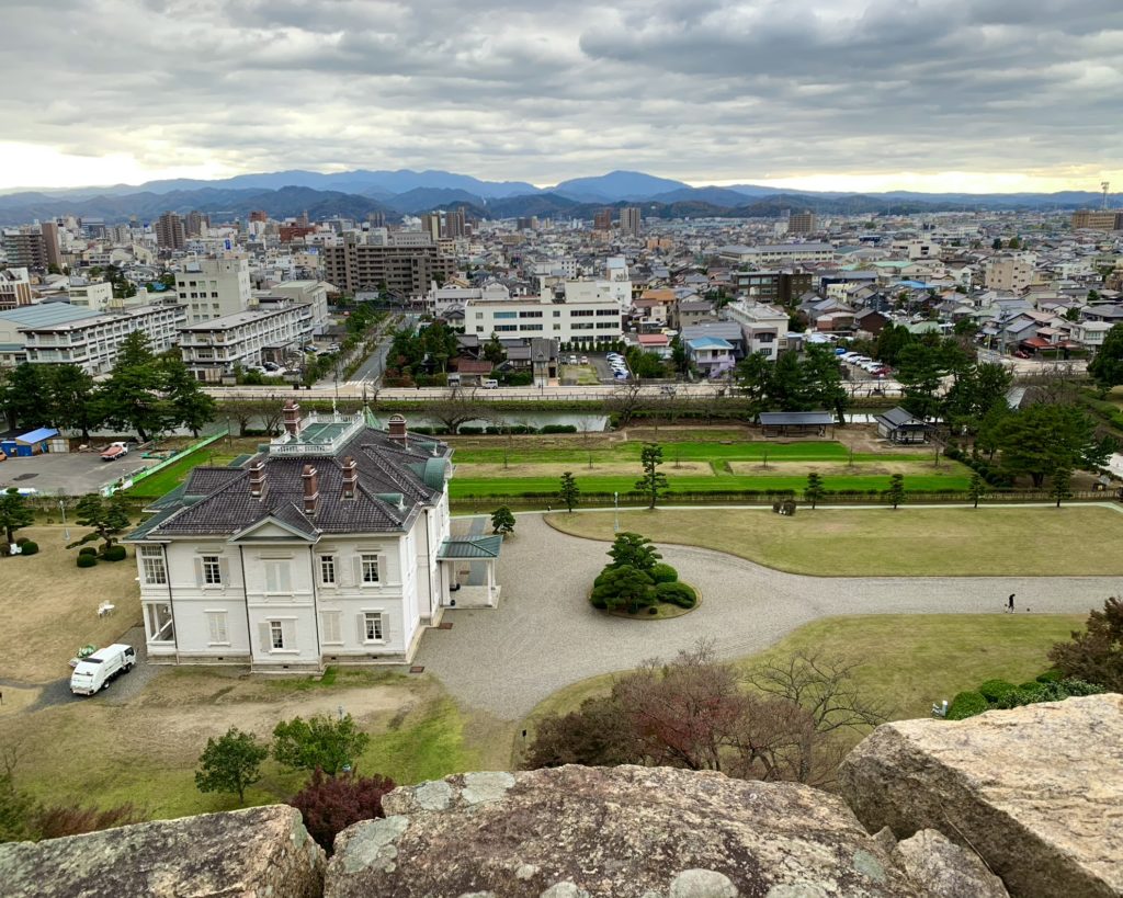 鳥取城跡・久松公園から見る仁風閣と鳥取市街
