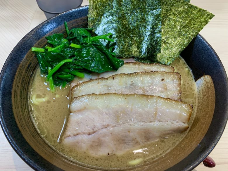 鳥取の粋麺おっちゃんやの豚増しラーメン