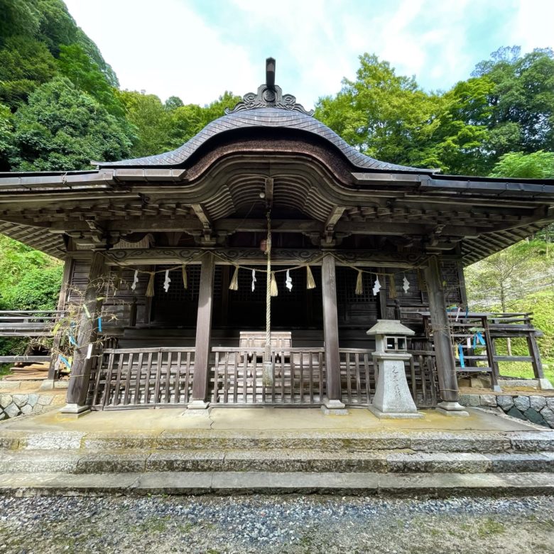鳥取智頭町の諏訪神社の本殿