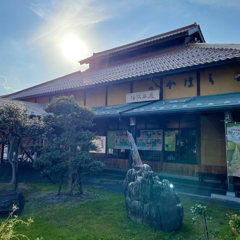 鳥取の道の駅清流茶屋かわはらの日本庭園のような外観