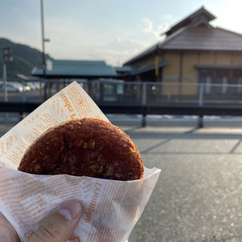 鳥取の道の駅清流茶屋かわはらの清流パン工房で買ったカリカリカレーパン