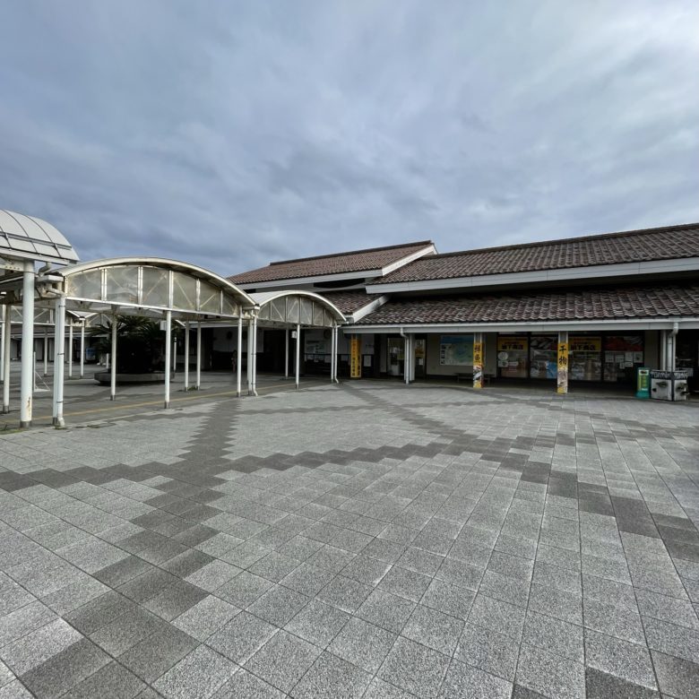 鳥取県東伯郡湯梨浜町の道の駅はわいの外観