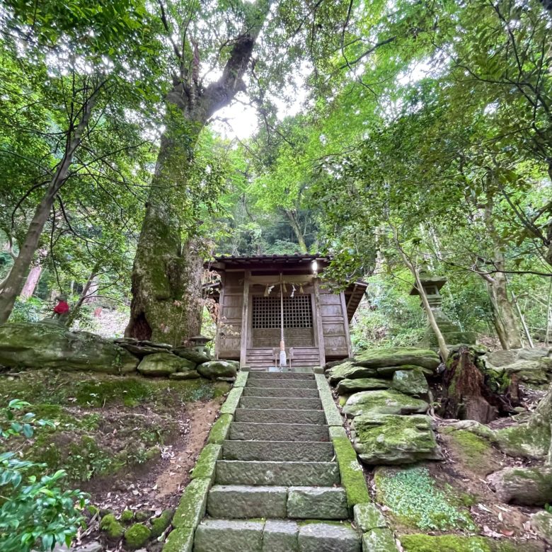 鳥取の布勢の清水の神社の本堂