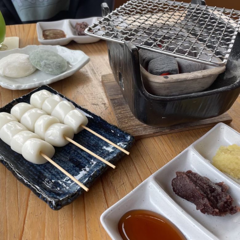 鳥取市の土井製菓の七輪で焼く団子セット