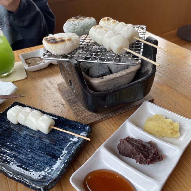 鳥取市の土井製菓の七輪で焼く団子セット