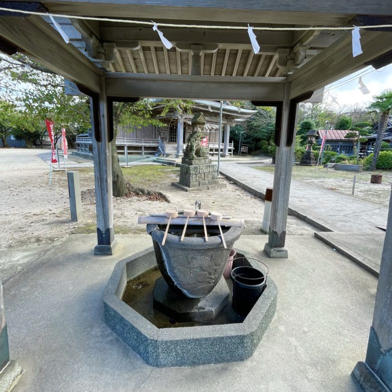 鳥取県東伯郡琴浦町の神崎神社の手水舎