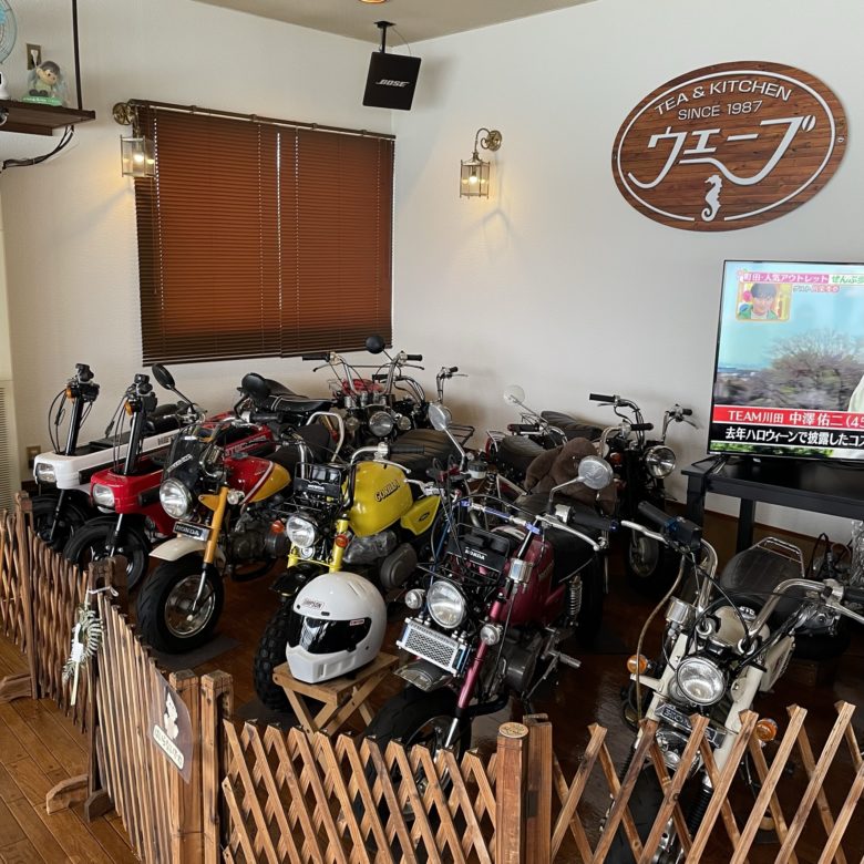 鳥取県鳥取市の「レストラン喫茶ウェーブ」に展示されているバイク